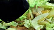 白菜炖豆腐，先炒白菜还是先炖豆腐，教你正确做法做一大锅不够吃