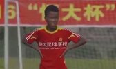 入选恒大足校的中非混血小球员 加入中国籍期待世界杯梦