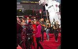 嘴炮将饮料泼向当红歌手MGK