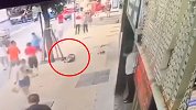 重庆一空调外机从19楼坠落砸中行人 经送医抢救无效死亡