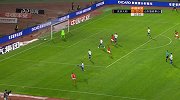 人和左路反击送精准传中 迪奥普回头望月高出横梁