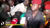当马内遇上马外！拥挤到爆挡不住2人合影 网友：谁在模仿谁？