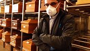 超负荷！意大利一殡仪馆仓库堆满棺材 负责人：每半小时死1人