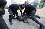 男子为还债竟偷取外公存款 用笔改金额企图蒙骗老人