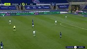 第40分钟斯特拉斯堡球员阿霍卢射门 - 打偏