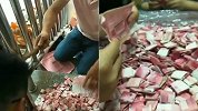 高手！男子3年在楼梯扶手藏钱11万：老婆知道存钱但不知道在哪