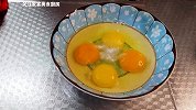 2根油条4个鸡蛋，专业大厨教你新吃法，外脆里嫩，出锅时真香