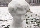 央美校园现艺术品级别大卫雪人！网友：没点儿艺术细胞不敢堆雪人