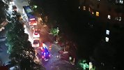 暴雨、狂风、冰雹突袭贵阳 多条街道积水成河：车辆像船一样漂浮