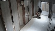 刑拘！男子酒后从19楼接连抛下灭火器：我心情不好