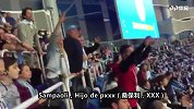 不满惨败！阿根廷球迷场边高喊：桑保利你个XX养的！