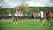 世界杯-14年-德国队内训练举行网式足球大战 冠军队上演大腿秀-新闻