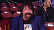 UFC有多精彩？连WWE名宿都到现场为比赛欢呼