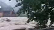 浙江龙泉发布红色暴雨警告 许多景观在此次洪水破损