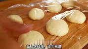 鸡蛋灌饼拿玉米面做更简单，不用油酥，不用油烙，个个鼓大泡，香