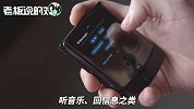 最大胆的折叠屏手机！摩托罗拉推出Razr，外媒：这屏幕简直太棒了