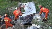 广西百色一车辆被巨石砸中滚入山崖 车内3人不幸身亡
