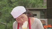 冰淇淋打多了，女孩用嘴舔掉，路人都看不下去了