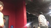 有底气！KD与汤普森球员通道偶遇DRAKE 言语交锋毫不留情