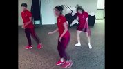 这是要出道当女团啊！ 吴海燕领衔女足三人组跳热舞