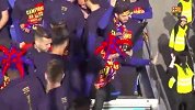 90秒速览巴萨双冠游行：梅西绿帽抢镜 小白挥手感谢球迷