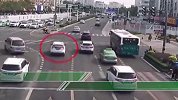 女童发烧吞下一周药量需跨城救治 为抢时间交警做了这些事