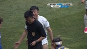 球走人留超越胡兆军凶狠铲抢 殷亚吉痛苦倒地