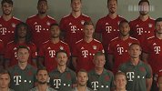 号外！拜仁拍摄新赛季全家福 一本正经的穆勒上线了