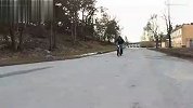 旅游-牛男摩托车特技秀倒立杂耍堪称一绝