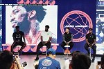 【PP体育在现场】恩比德在中国秀汉语 给一旁的库里笑疯了