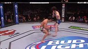UFC-14年-本周最佳KO：卡斯提洛一击索命 布伦尼曼仰面瞪白眼（8月1日）-精华