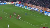 第32分钟奥格斯堡球员菲利普·马克斯进球 奥格斯堡1-0杜塞尔多夫