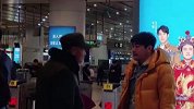 嫌儿买车花钱多 春运火车站大爷训子：你没享福的命