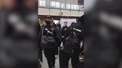 多特全队集结前往西班牙冬训 罗队帅气亮相
