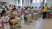 开学第一课！内地港澳子弟班师生全体起立 齐唱国歌