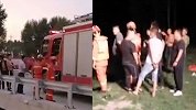 5初中生结伴抓鱼 2男孩不幸溺水身亡 旁边就有警示牌