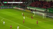 下半场补时第2分钟斯图加特球员Mateo Klimowicz射门 - 打偏