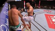 UFC历史上的今天：二番战丹叔左手氢弹拳TKO复仇将军