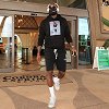 NBA总决赛来了！老詹领衔湖人众将抵达球馆