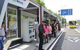 公交车站名叫立马回头 游客打卡一站路堵半小时：想回头回不了了