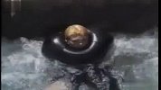 家庭滑稽录像：穿救生衣也能淹死