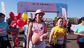 40岁美女孕妇跑马拉松，挺着7个月孕肚跑完，全程仅花29分钟