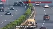 高速惊险一幕！司机开启辅助驾驶，直接在车上睡着了，后方车辆紧急避让