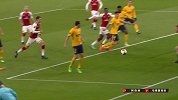 拉卡泽特下底强行传中 维尔贝克慢一步皮球滑门而过