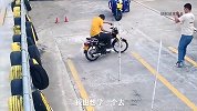 摩托车考试全靠力气大！