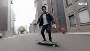 滑板达人街头激情炫技 酷帅角度旋转跟拍展现不一样的滑板风姿