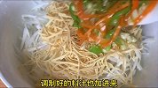 厨师长教的凉拌白菜帮真够绝，丝丝清脆爽口，过节聚餐必备凉菜