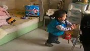 17个月宝宝跳街舞