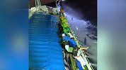 海上夜钓“名场面”！抬杆按秒计算，网友：钓鱼还有流水线作业