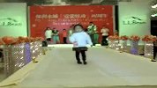 [搞笑]给力的孩子走秀